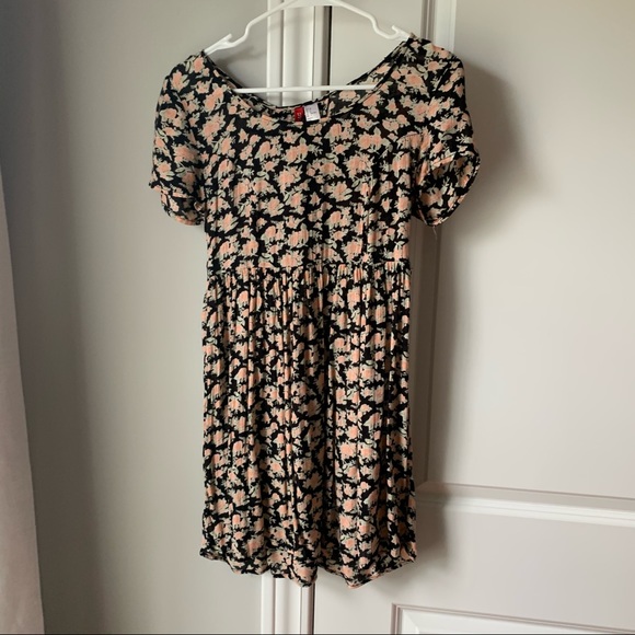 H&M Dresses & Skirts - Floral dress